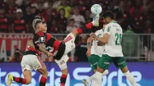 Expulsão de Carrascal em Flamengo x Palmeiras: Jogador é expulso e aumenta pressão sobre Abel Ferreira no Verdão
