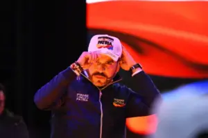 Abelardo de la Espriella: O Advogado “Outsider” da Ultra-Direita que Promete “Autoridade e Espetáculo” na Colômbia
