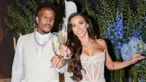 Tainá Militão revela que Éder Militão se apaixonou à primeira vista, mas ela nem o notou: “Nem lembro dele”